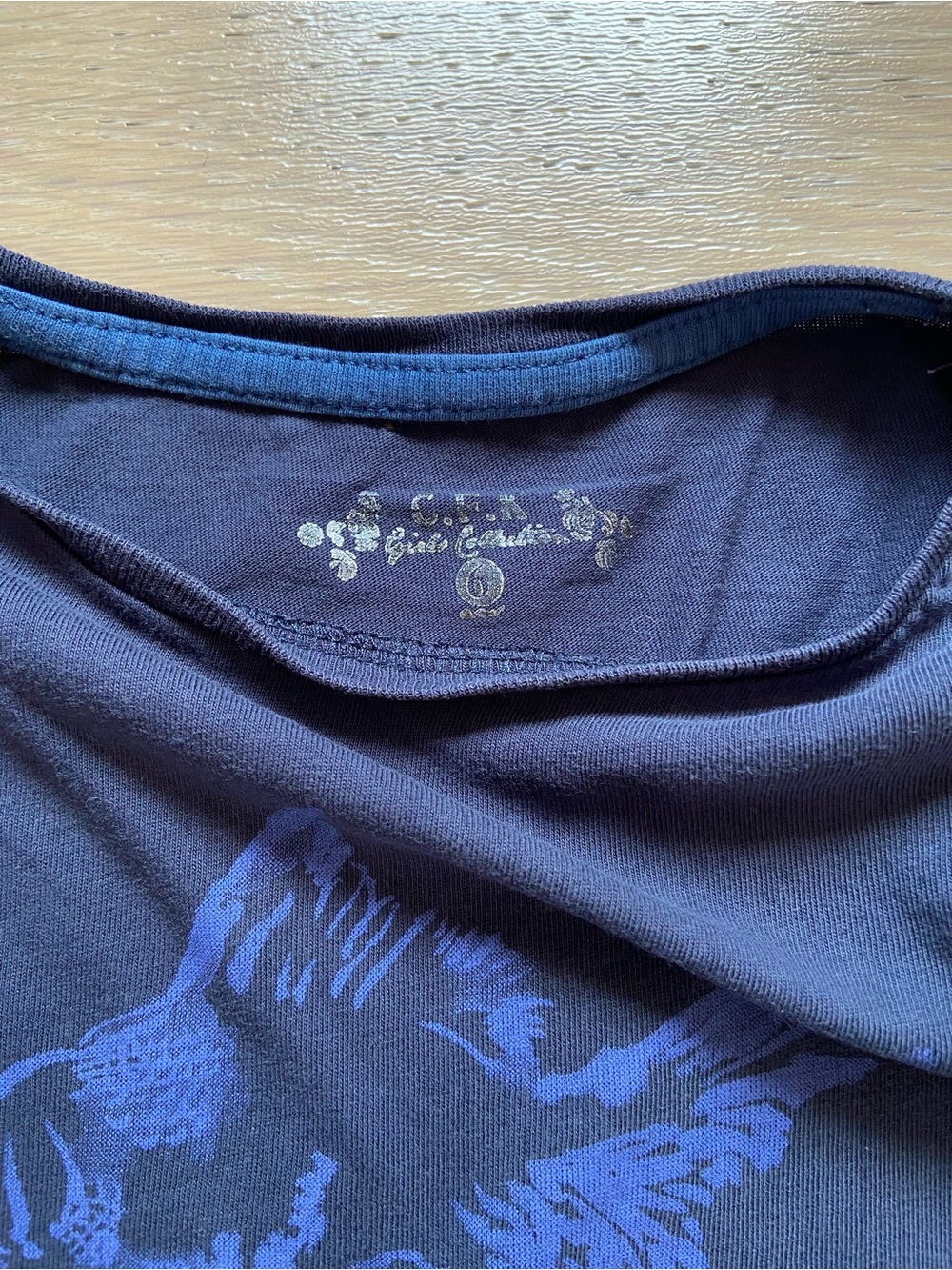 Kids Black Short-Sleeve Tee with Blue Fish Print - Picture 2 of 3